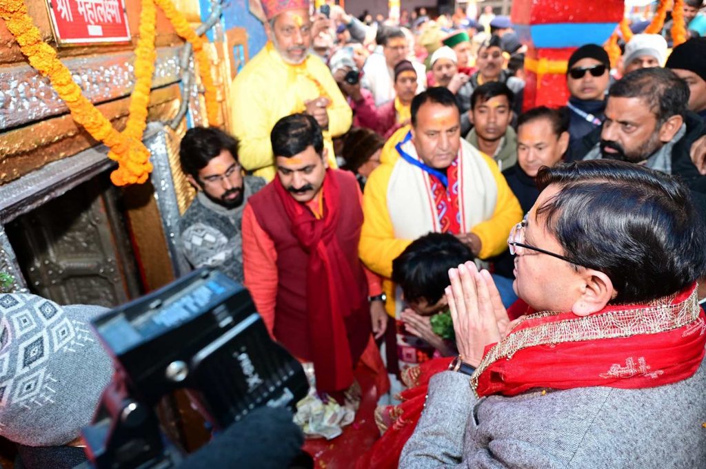 मुख्यमंत्री पुष्कर सिंह धामी बद्रीनाथ धाम में