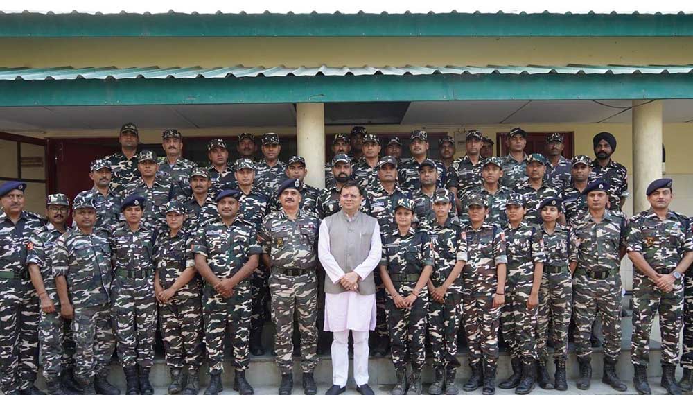 मुख्यमंत्री पुष्कर सिंह धामी भारत-नेपाल सीमा पर
