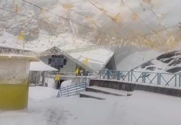SNOWFALL IN HEMKUND SAHIB -