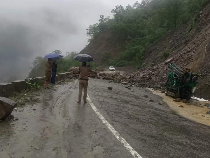 बारिश के चलते पिछले 48 घंटों में स्टेट हाईवे समेत 24 सड़कें बंद