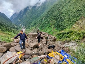 अल्मोड़ा और हरिद्वार में स्टेट हाईवे बाधित
