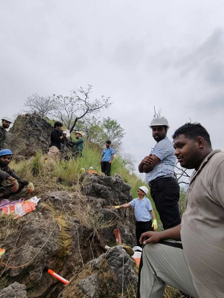  तोता घाटी गढ़वाल में दरारें