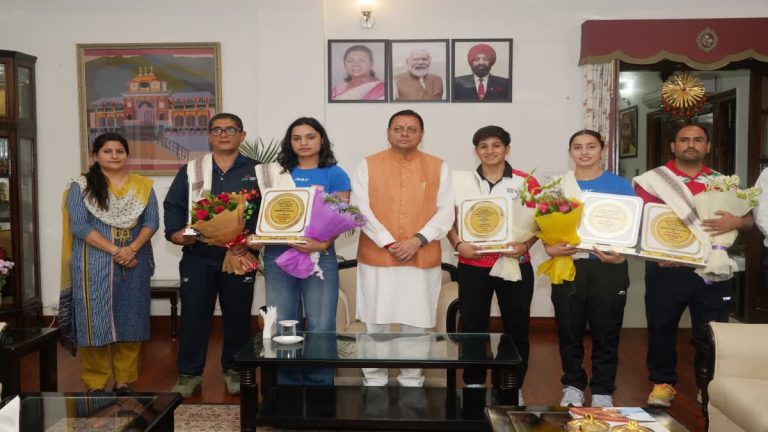 CM Dhami with women boxers Kajal Farswan, Aarti Dhariwal and Nikita Chand