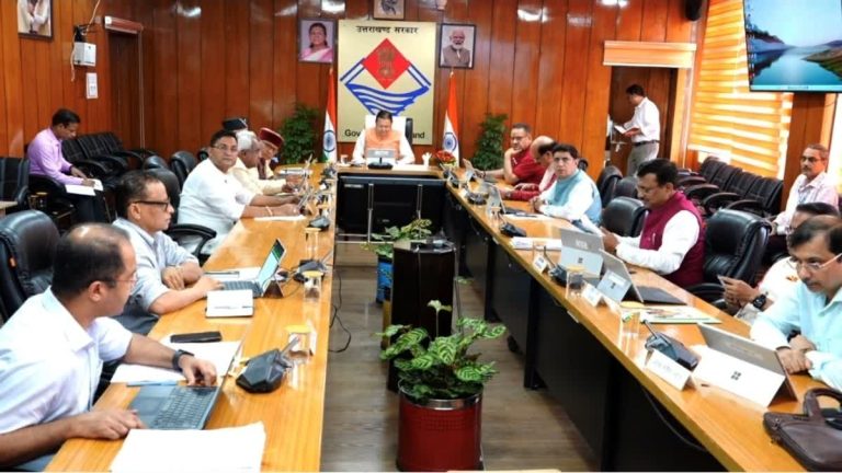 CM Dhami in cabinet meeting